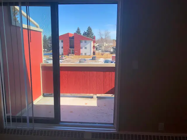 Red Deer 1 bdrm suite 1090 per mth incl all utilities but power - Photo 4