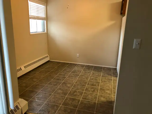 Red Deer 1 bdrm suite 1090 per mth incl all utilities but power - Photo 5