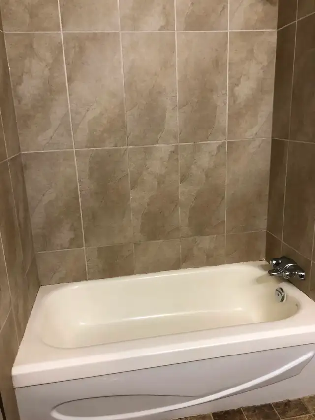 Red Deer 1 bdrm suite 1090 per mth incl all utilities but power - Photo 8