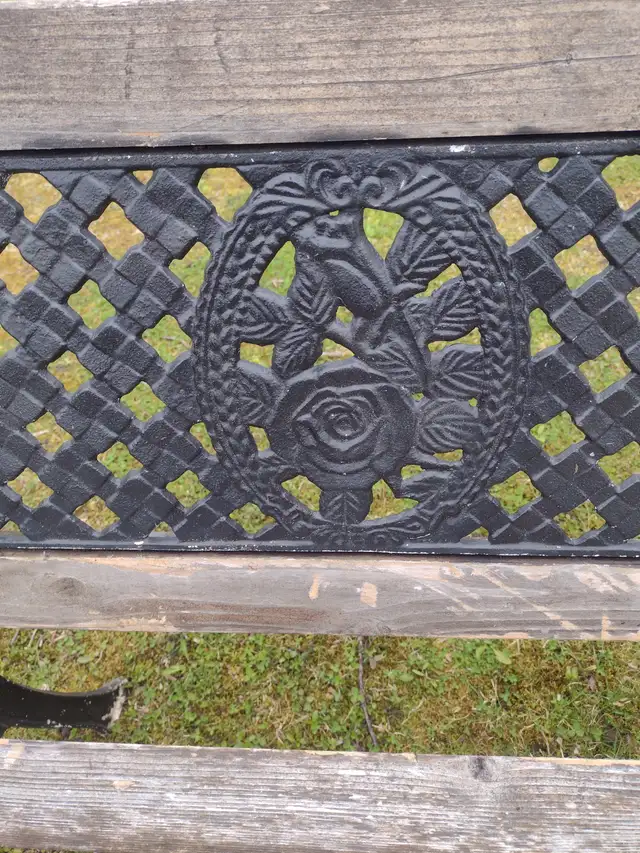 50' wood and metal bench - Photo 4