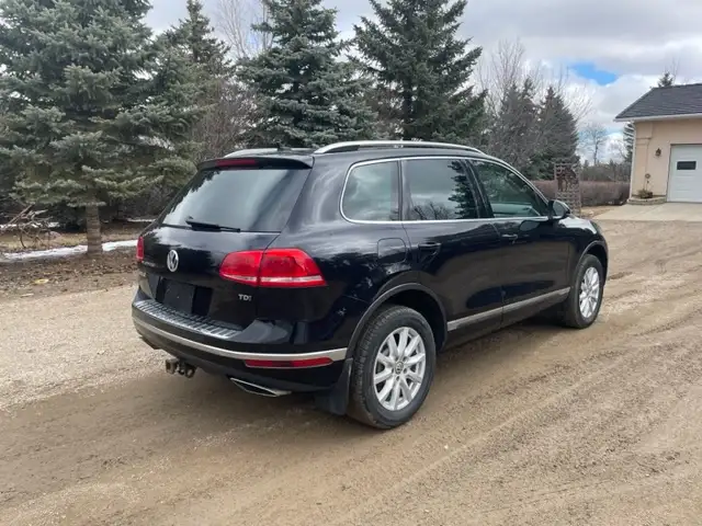 2015 VW Diesel Touareg - Photo 4