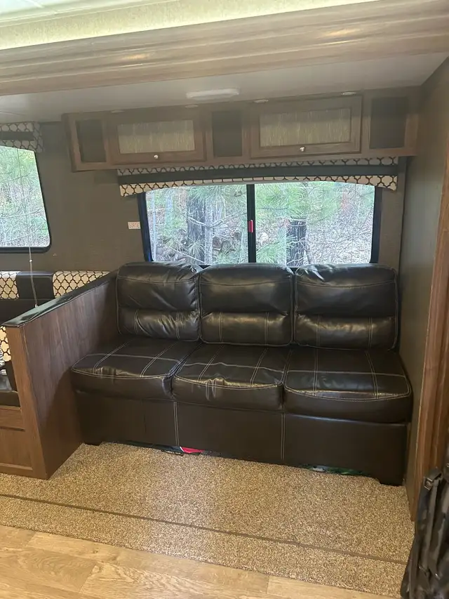 2018 Prowler 30 LX - Photo 2