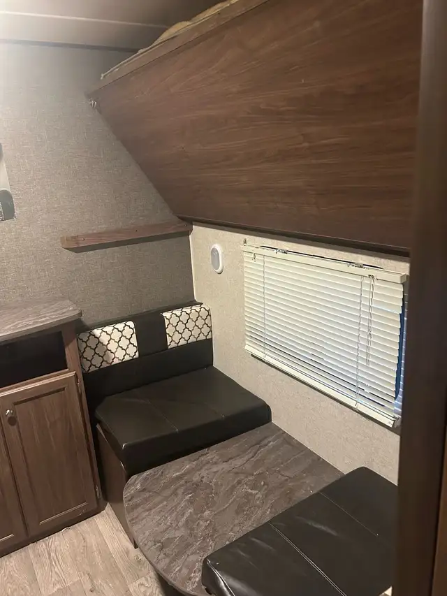 2018 Prowler 30 LX - Photo 6