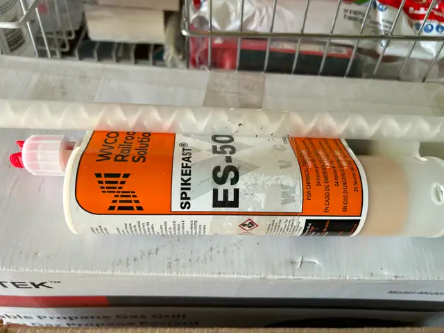 ONE CARTRAGE OF es50 spike fast epoxy - Photo 2