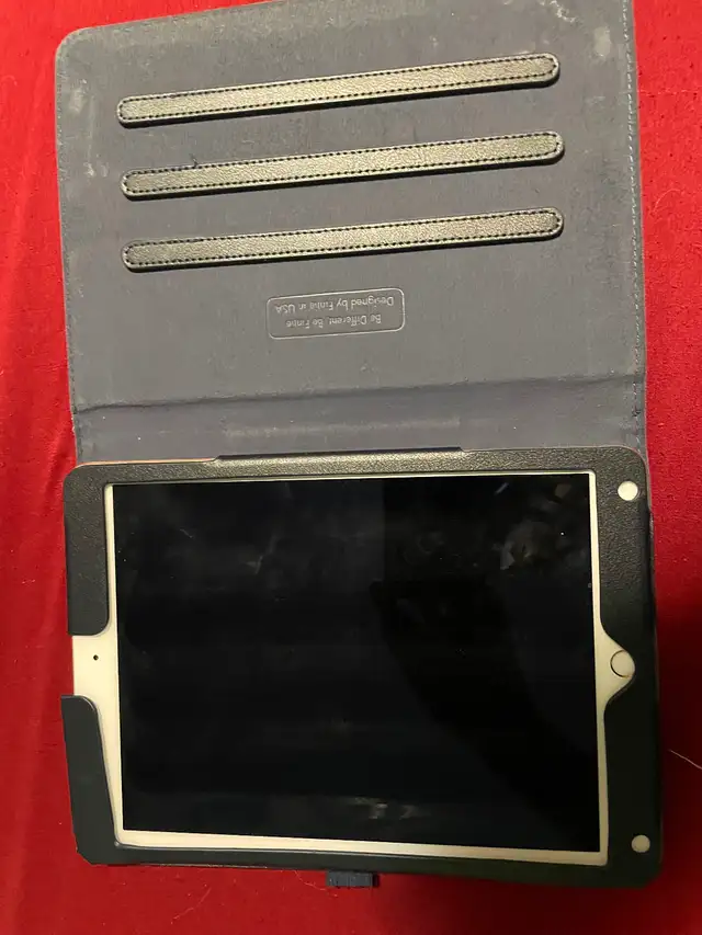 iPad Air with case - Photo 4