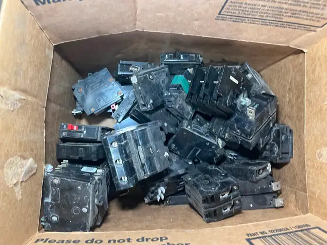 ATTENTETION ELECTRITIONS - Photo 3