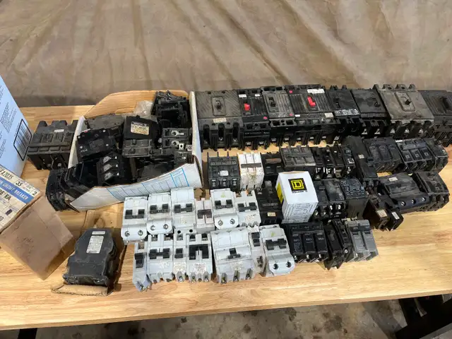 ATTENTETION ELECTRITIONS - Photo 4