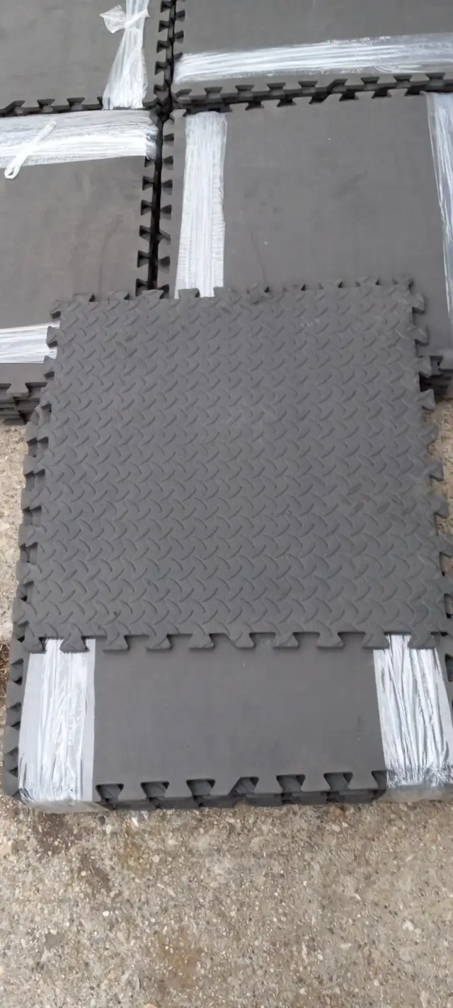 Black Interlocking Foam Gym Floor Mats