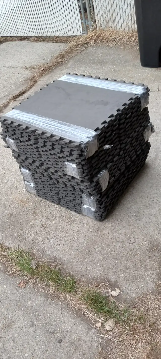 Black Interlocking Foam Gym Floor Mats - Photo 4