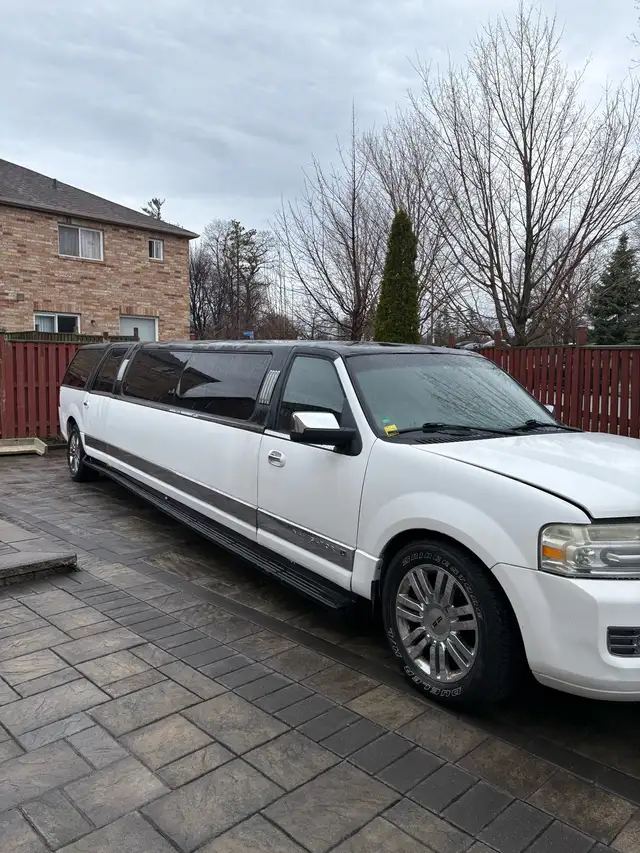 Lincoln Navigator Limousine