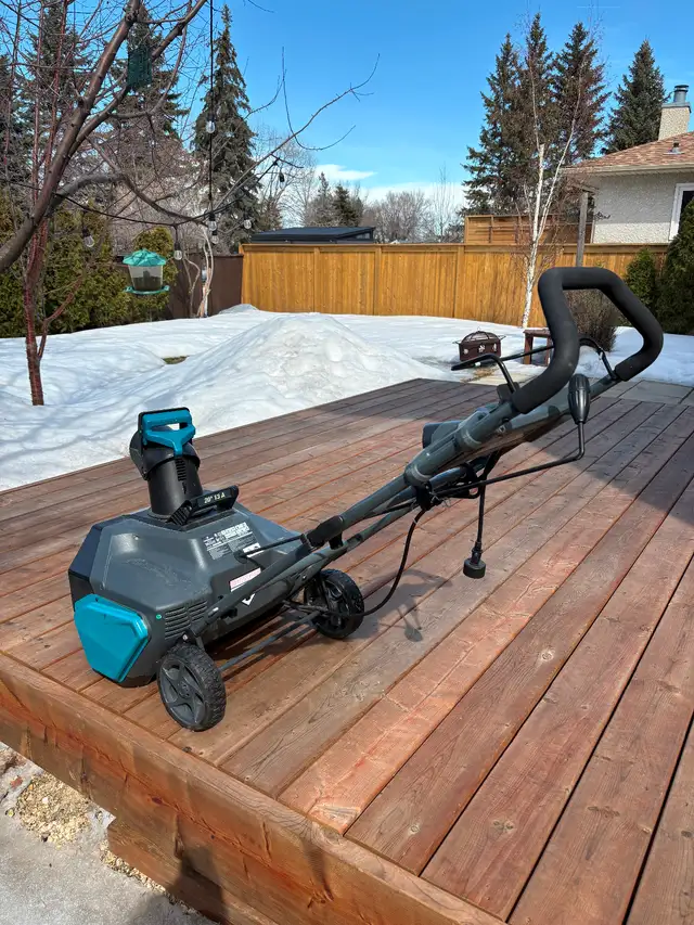 Yardworks electric snow thrower 20" 13 A