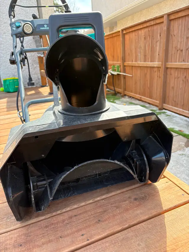 Yardworks electric snow thrower 20" 13 A - Photo 3