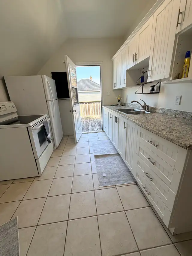 Upper Apartment in Duplex for Rent - Photo 2