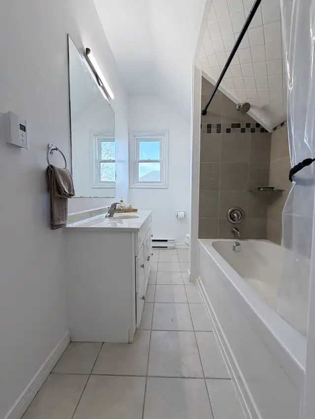 Upper Apartment in Duplex for Rent - Photo 3