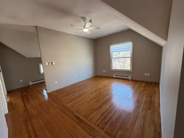 Upper Apartment in Duplex for Rent - Photo 4