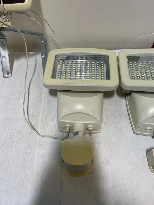 Solar Security Light - Photo 4