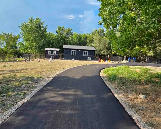 Asphalt truck driver/asphalt experience laborer - Photo 2