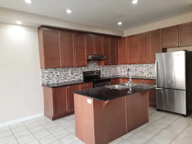 Private Room Semi Private Washroom FREE UTILITIES - Photo 8