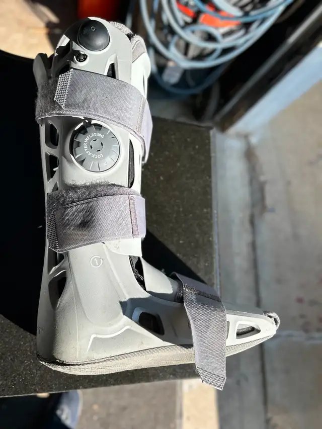FOR SALE Air/CAST Select Standard Walking BootsAS PICTURED - Photo 3