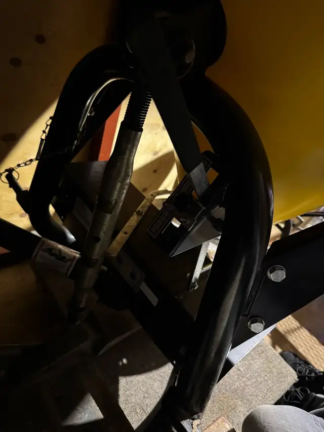 Fertilizer Spreader for 3 point hitch tractor - Photo 2