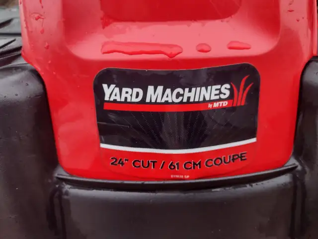 Tracteur a gazon YARD MACHINES 190cc 24'' de coupe annés 2015 - Photo 6