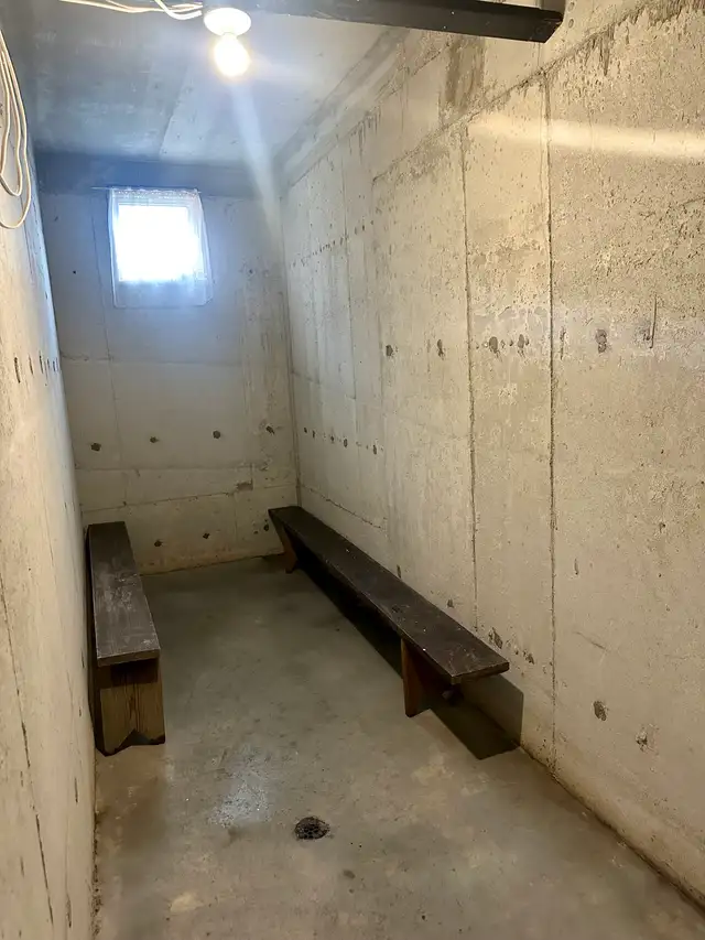 Large 2 Bedroom Bsmt –$2000 Utilities/Parking –Dufferin/Eglinton - Photo 9