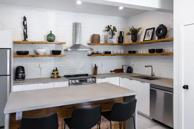 AWARD-WINNING LUXURY 1 BEDROOM IN HEART OF WORTLEY VILLAGE - Photo 3