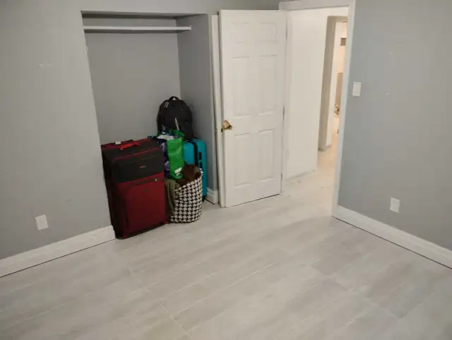 Kanata North Sep entrance - Avail immed. large bright room - Photo 3