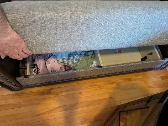 Couch for living room or spare room - Photo 2