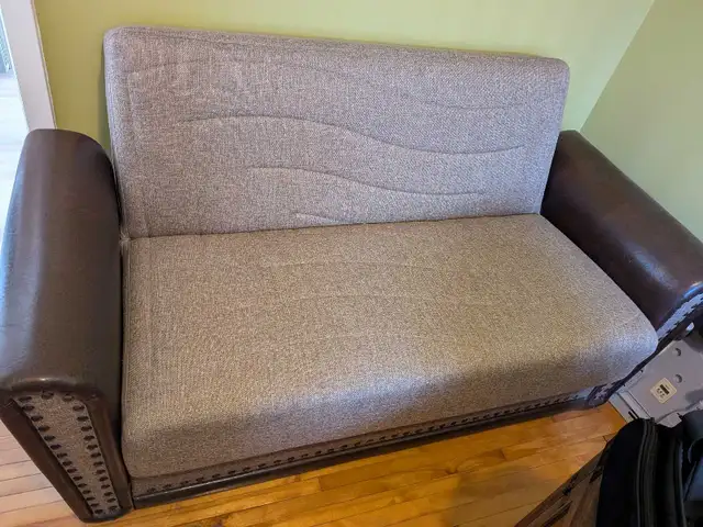 Couch for living room or spare room - Photo 3