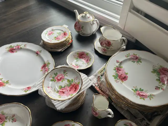 Royal Albert Bone China set - Photo 2