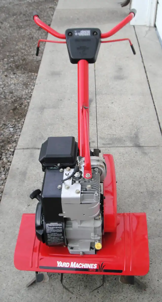 MTD YARDMACHINES 5 HP FRONT TINE ROTOTILLER - Photo 3