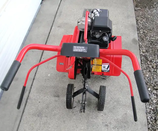 MTD YARDMACHINES 5 HP FRONT TINE ROTOTILLER - Photo 4