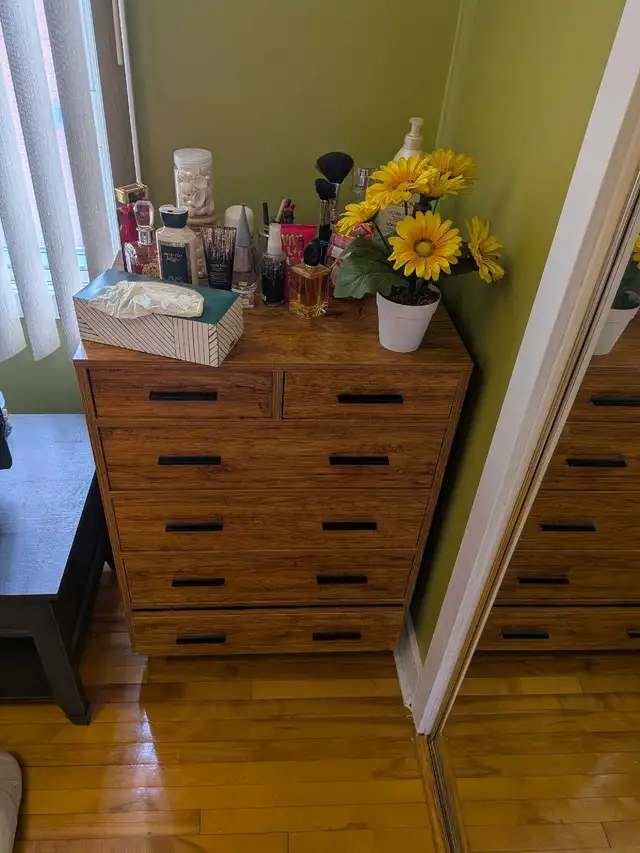 Dresser, top drawer is 2 small drawers - Photo 2