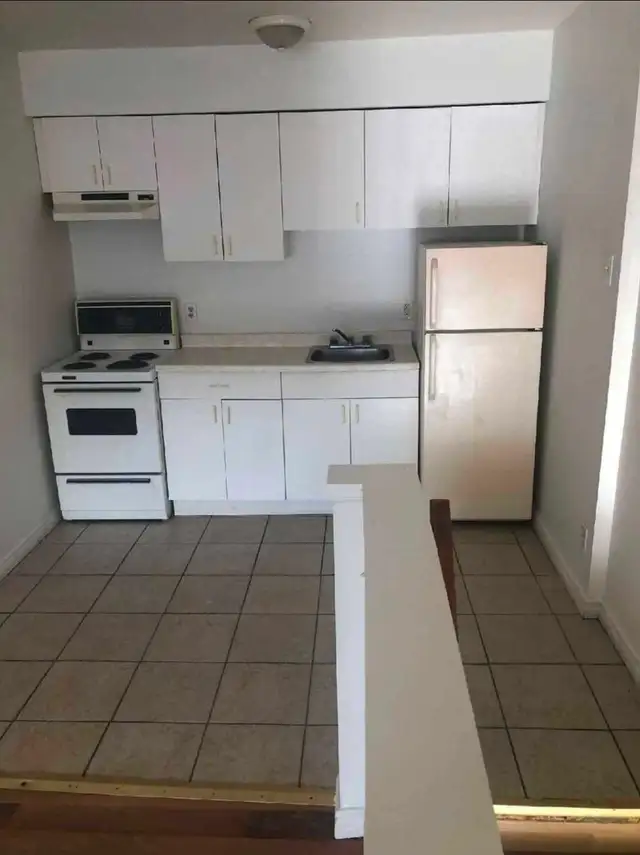 ELLIOT LAKE: Bachelor apartment for rent. - Photo 2