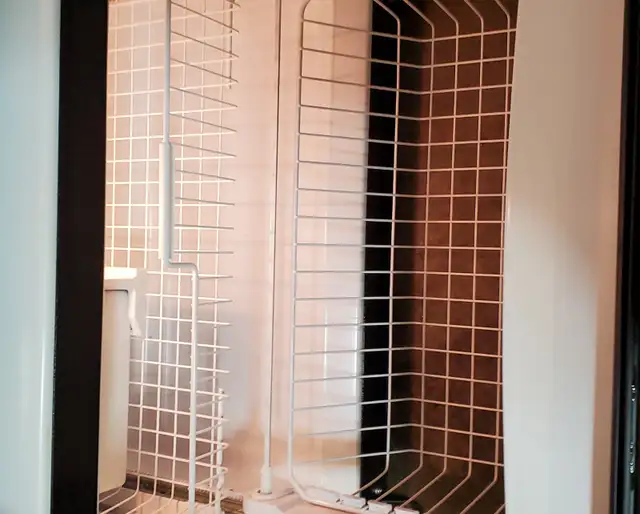 Maytag Fridge - Freezer bottom - Excellent Condition - Photo 4