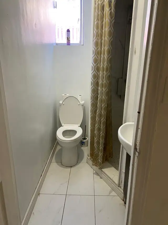 Furnished Basement Room for Rent - Photo 4