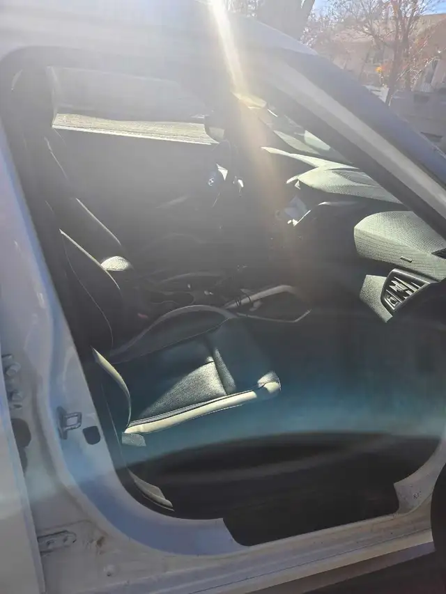 Funky & Fuel-Efficient! 2013 Hyundai Veloster Ready to Go! - Photo 4