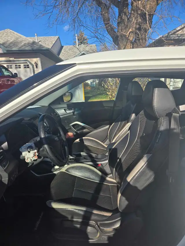 Funky & Fuel-Efficient! 2013 Hyundai Veloster Ready to Go! - Photo 5