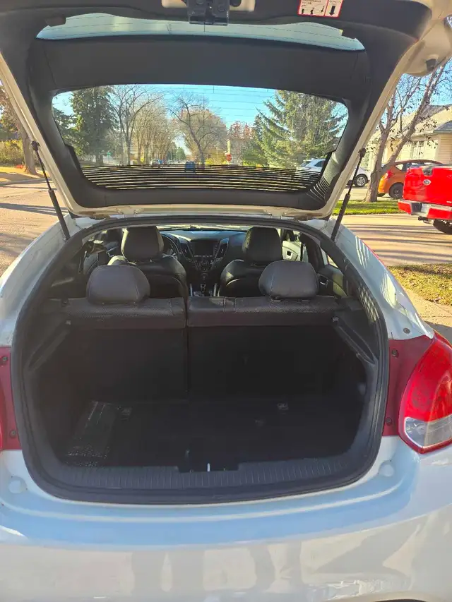 Funky & Fuel-Efficient! 2013 Hyundai Veloster Ready to Go! - Photo 9