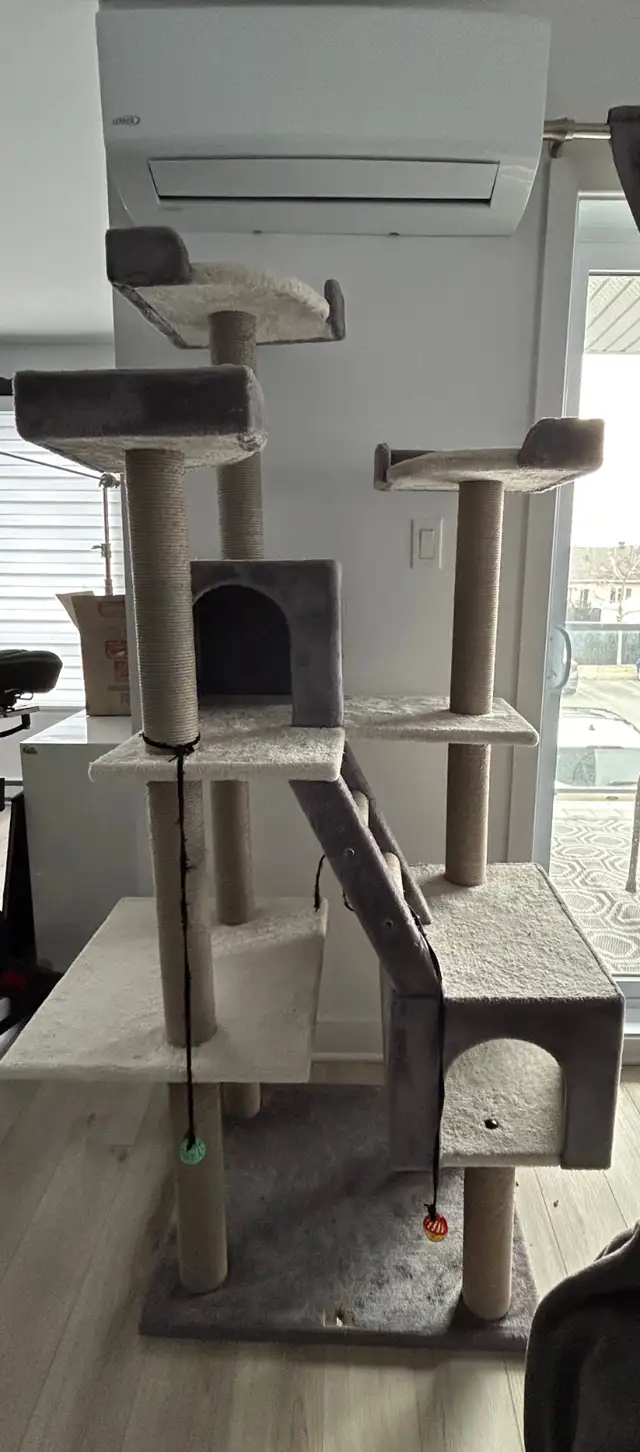 Arbre à chat en excellente condition