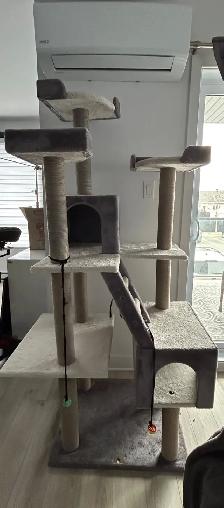 Arbre à chat en excellente condition