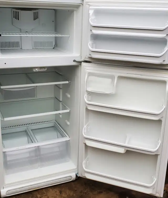 Kenmore Mid Size Fridge - Very good condition, Clean, cold - Photo 4
