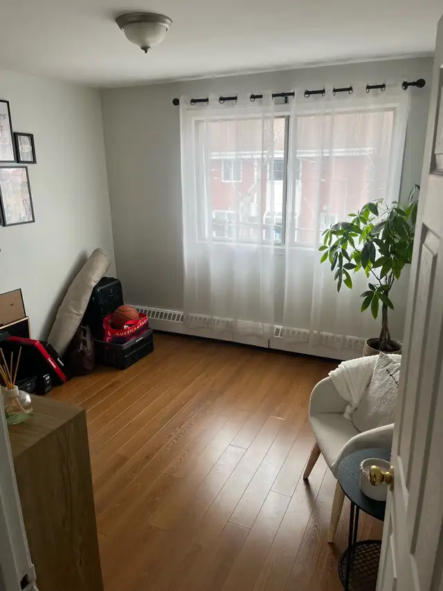 Bright 4½ Apartment – Walking Distance to REM – DDO - Photo 6