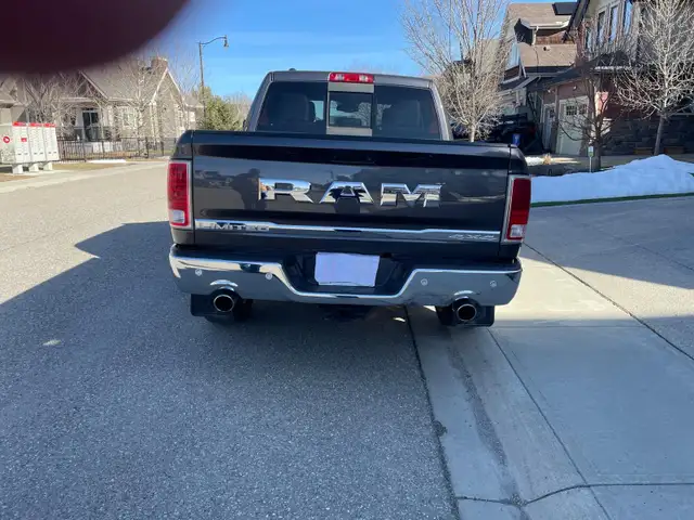 2016 RAM LIMITED LONGHORN ECO DIESEL - ONE OWNER - Photo 4