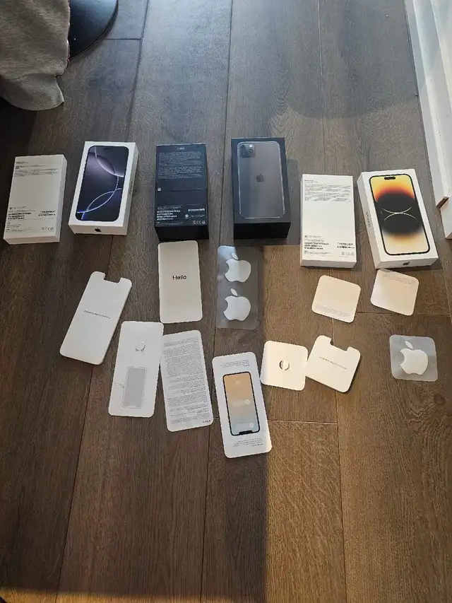 empty Iphone boxes and manuals - Photo 2