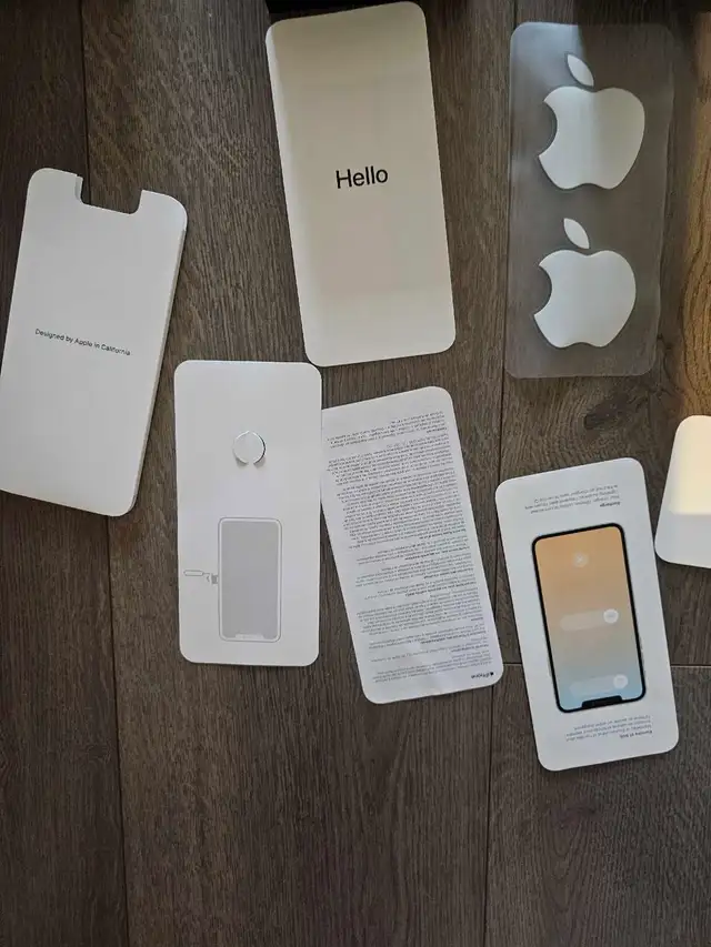 empty Iphone boxes and manuals - Photo 7