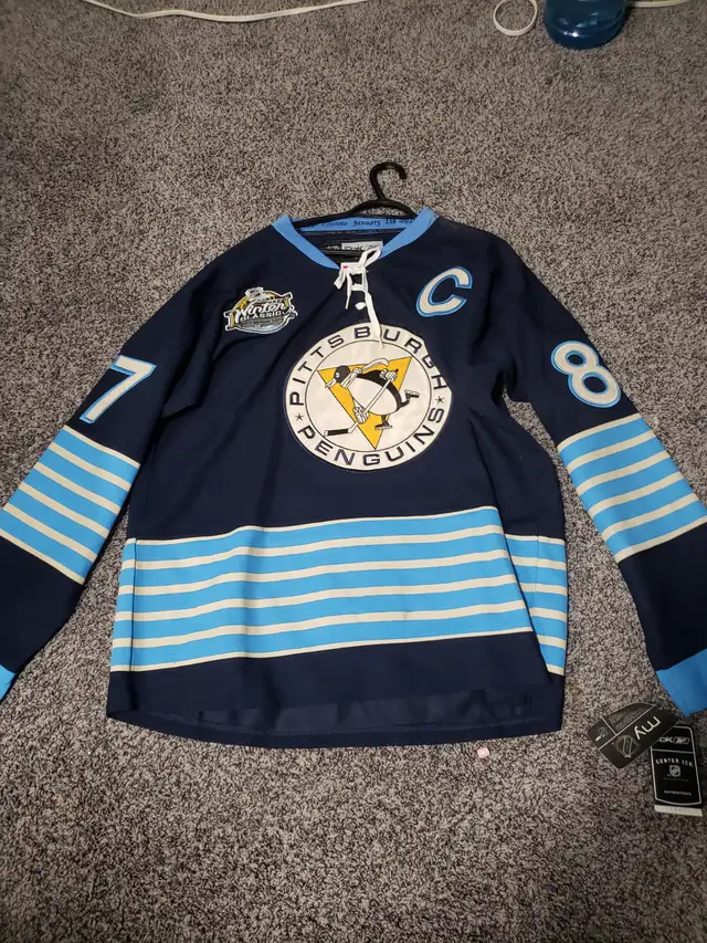 Autographed Sydney Crosby winter classic jersey - Photo 2