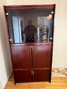 Free delivery used Wooden Display Cabinet with Glass Doors