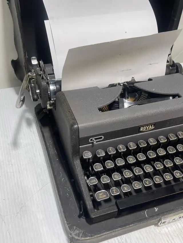 Royal Typewriter - Photo 5